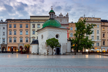 波兰克拉科夫市场广上的圣沃杰契奇天主教堂圣沃杰契奇的克拉科夫天主教堂图片