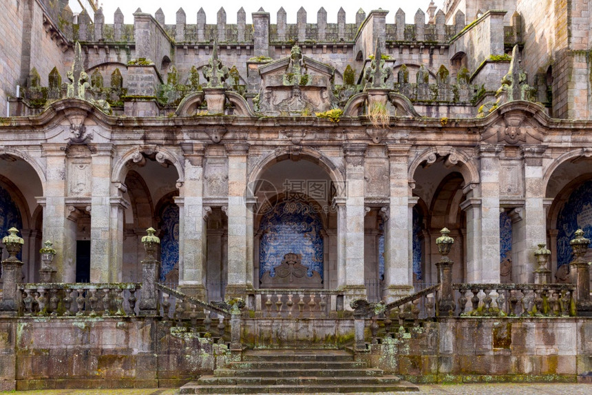 葡萄牙波尔图的古老中世纪大教堂葡萄牙波尔图的古老大教堂图片