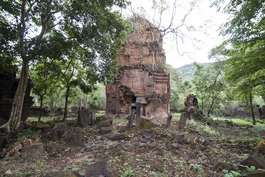 柬埔寨西北部柏威夏市以北的SraEm镇以东的PrasatNeakBuos高棉寺庙柬埔寨SraEm2017年11月柬埔寨SRAEM图片