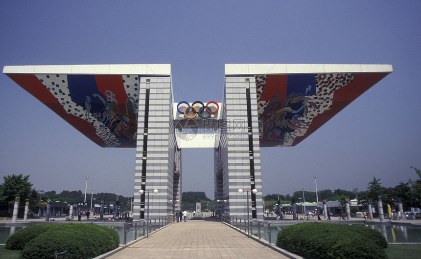 198年首尔奥林匹克运动会的世界和平之门198年首尔奥运会在韩国首尔市中心东亚西的苏普奥林匹公园举行206年5月首尔南科雷亚韩国图片