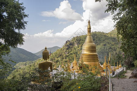 在泰国北部弗拉市附近的汗寺的一座佛陀泰国弗拉2018年11月泰国佛寺佛祖背景图片