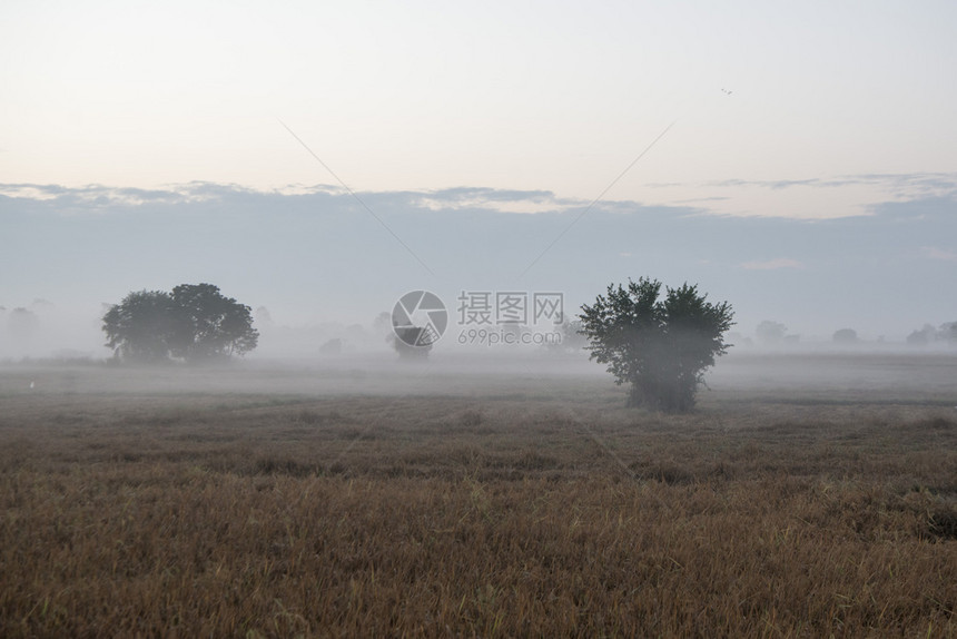 泰国北部Phitsanulok市附近日落时风云雾泰国Phitsanulok2018年月图片