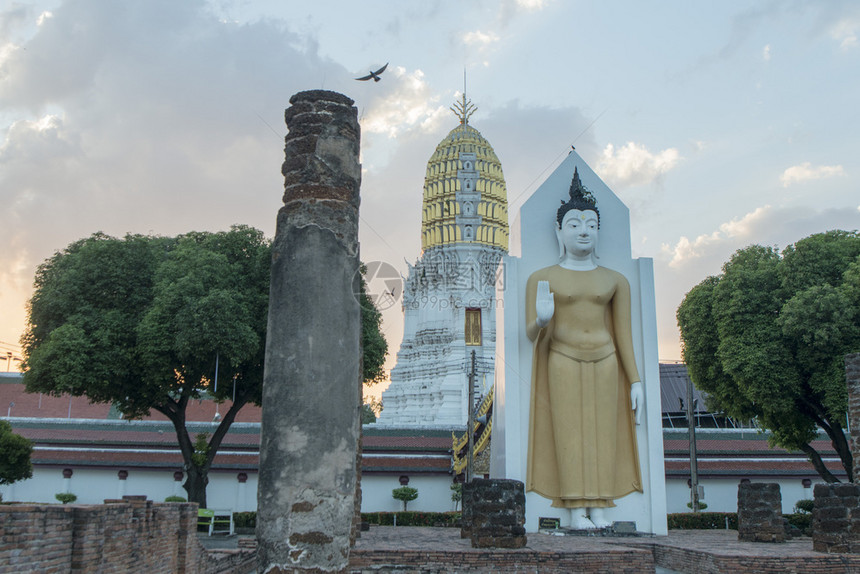 泰国北部菲察努洛克市的一座寺庙瓦夫拉寺遗址泰国Phitsanulok2018年11月泰国PHITSANULOKWATRATANA图片