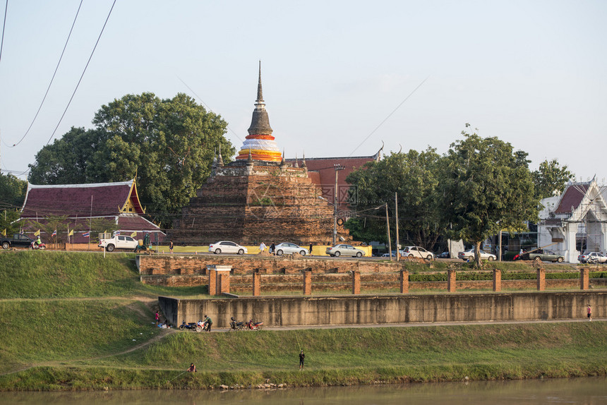 泰国北部菲察努洛克市瓦特拉查布拉纳神庙的废墟泰国Phitsanulok2018年11月泰国PHITSANULOKWATRACHA图片