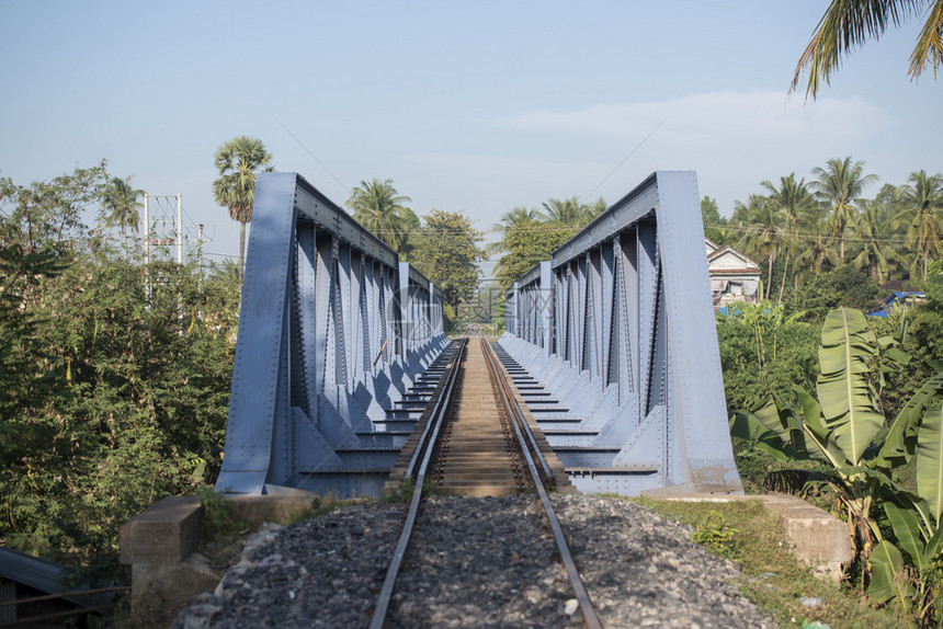 柬埔寨马德望市中心附近的铁路线和桥柬埔寨马德望2018年月柬埔寨图片