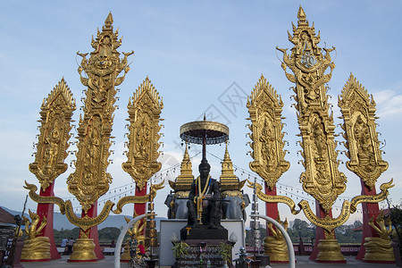 肖恩泰国北清莱市面金三角的索普鲁阿克镇湄公河大象神庙背景