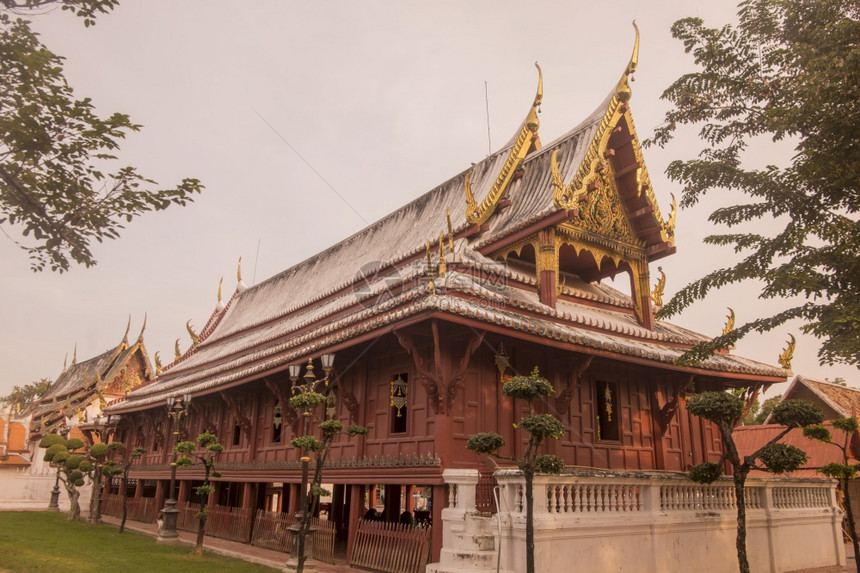 泰国菲察布里省菲察布里市的WatYaiSuwannaram寺庙泰国菲特伯里2019年11月泰国菲特伯里WATYAISUWANNA图片