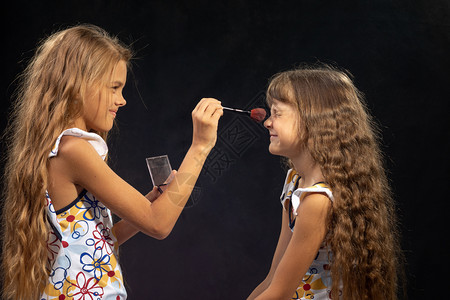 女孩向妹流鼻粉从滴答图片