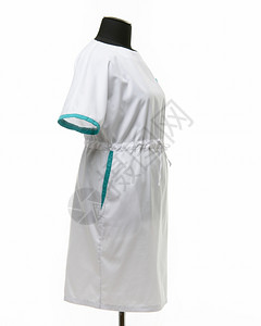 白色背景服装的模特上女医疗礼服的侧面视图图片