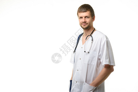 一名40岁的男医生肖像白背景图片