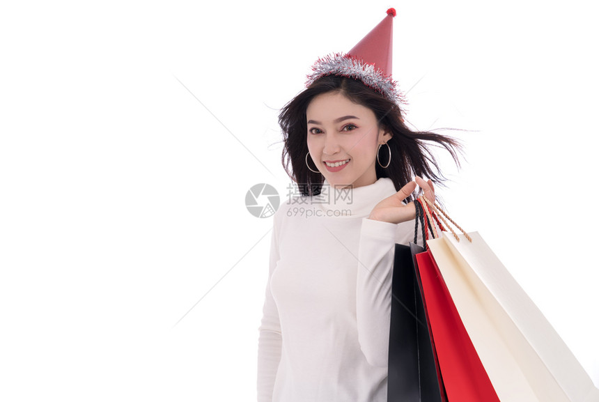 带着帽子拿购物袋的快乐年轻女子图片
