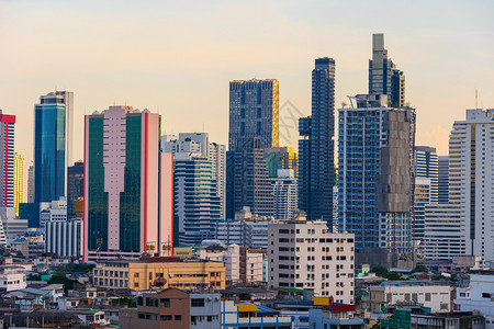 泰国曼谷现代建筑与天空图片