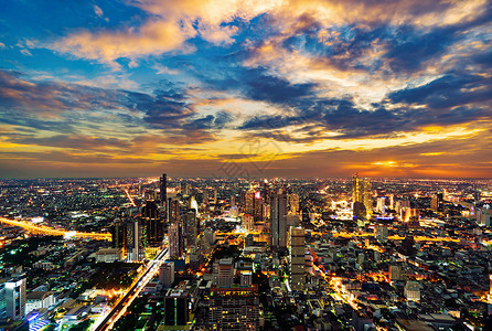 泰国日落时与ChaoPhraya河的曼谷市风景高清图片