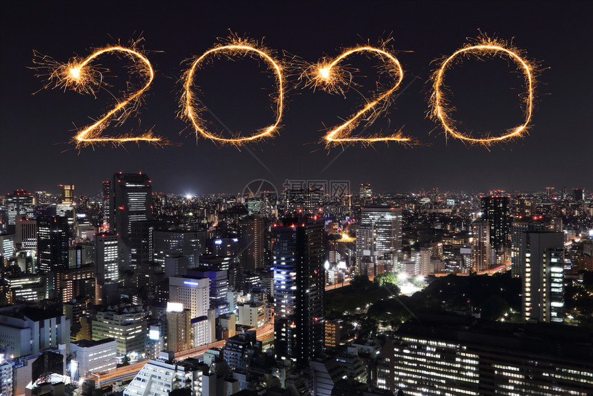 新年烟花在日本东京市风景中庆祝图片
