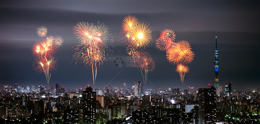 日本东京市风景的烟花节日图片