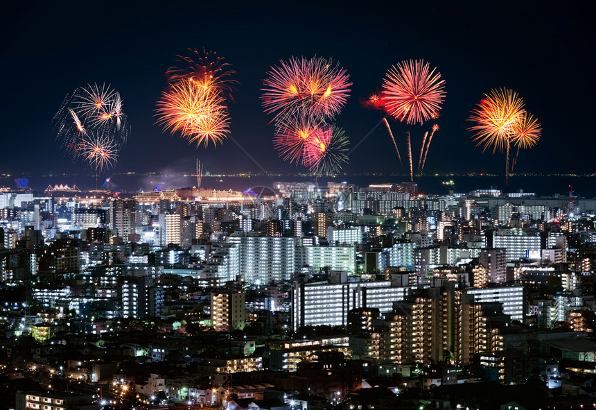 日本东京市风景的烟花节日图片