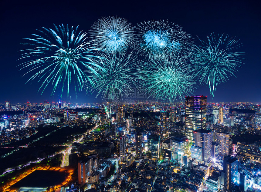 日本东京市风景的烟花节日图片