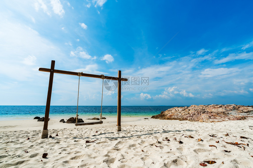泰国RayongKohMunNork岛海滨的木板摇摆图片