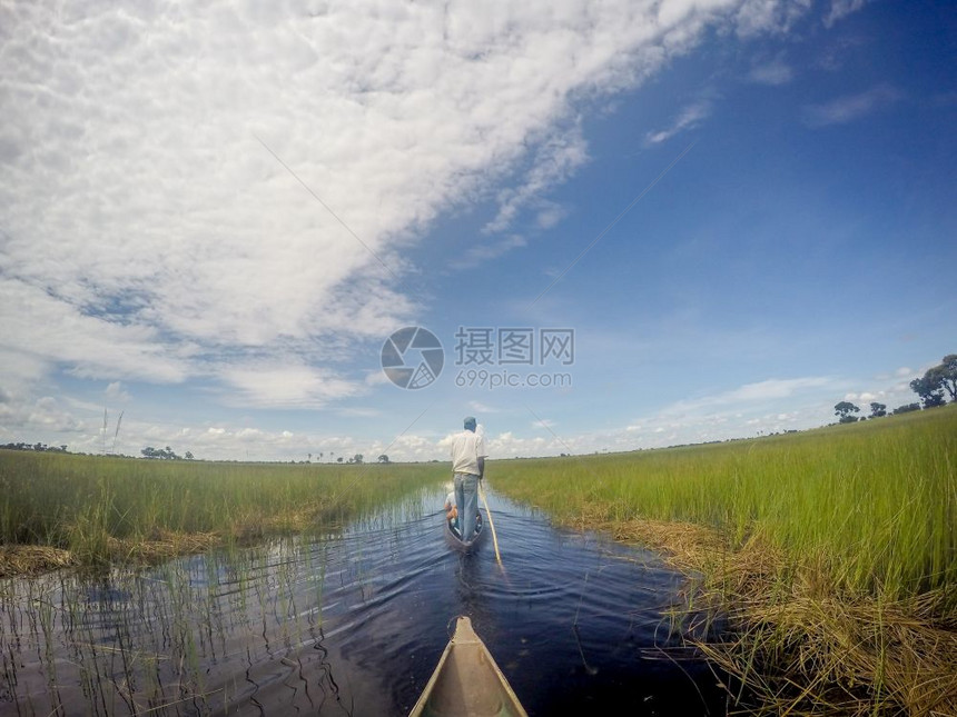博茨瓦纳奥卡万戈三角洲的莫科罗独木舟之旅图片