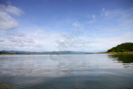 卡纳昌布里泰国康卡扬佩奇布里湖的景色背景