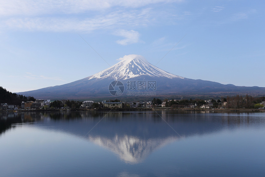 川口子湖边富士山天气不错图片