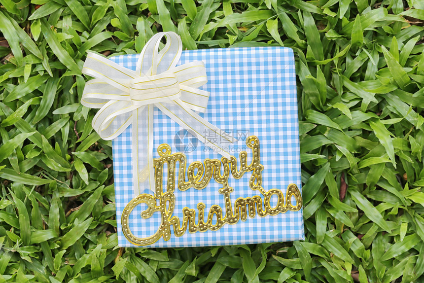 圣诞快乐礼物概念节或新年的蓝礼物盒图片