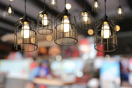 咖啡馆和室内装饰店的现代天花板灯照明温暖背景图片
