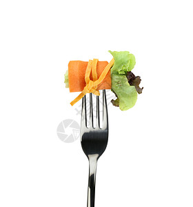 叉子上的滚沙拉白色背景的叉子上隔离图片