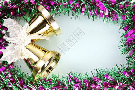 金铃和装饰带可以在圣诞节和新年使用背景图片
