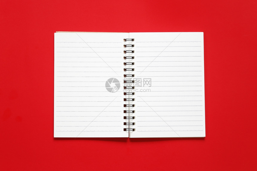 关于红画纸背景的空白笔记本纸供设计圣诞概念时使用图片