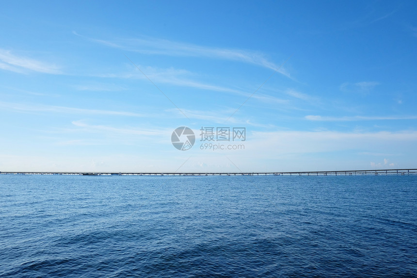 泰国深水桥港口白天海景图片