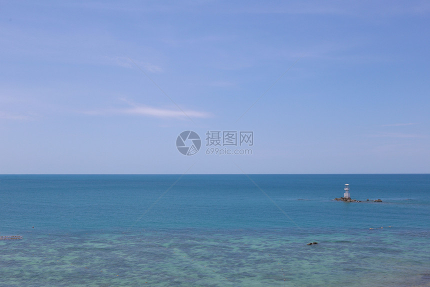 泰国的热带海洋白天的灯塔和蓝天图片