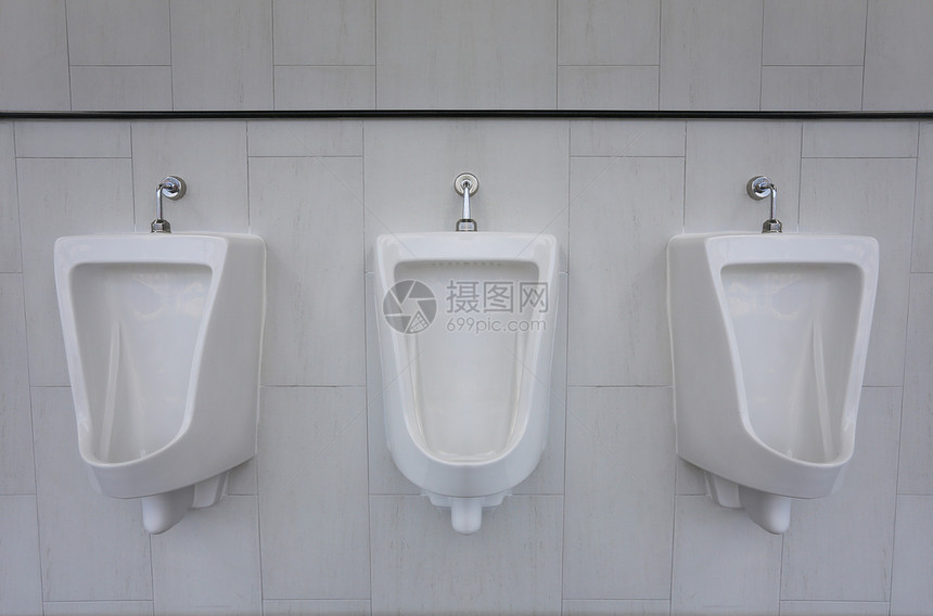 男子厕所的白色小便池室内装饰设计您的工作概念图片
