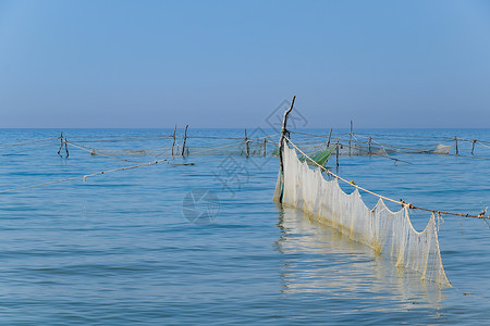 放在海里的渔网渔网放在海里的渔网渔网图片