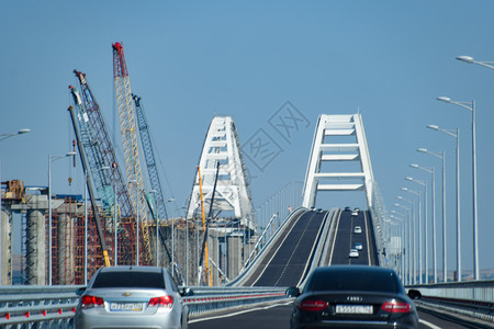 618全民海购俄罗斯塔曼克里米亚桥2018年7月9日沿着克里米亚桥行驶21世纪的宏伟建筑新桥克里米亚行驶21世纪的伟大建筑新桥背景