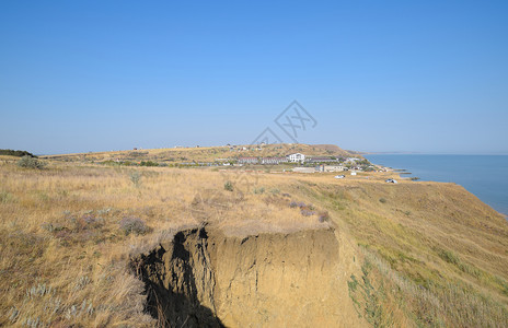 Azov海附近的山丘岸Clay岩石海岸的悬崖高清图片