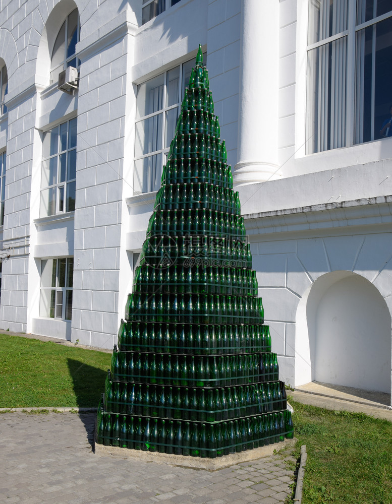 香槟圣诞树瓶子的创意来自瓶子空香槟的圣诞树空香槟瓶子的创意图片