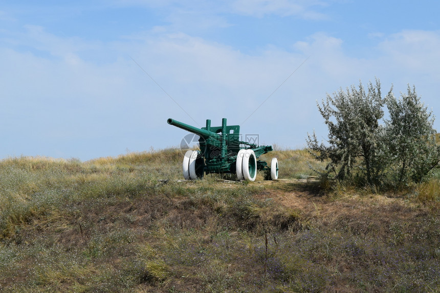 俄罗斯Temryuk2015年7月日拖拉机排成一行农业机械停放拖拉农业械图片