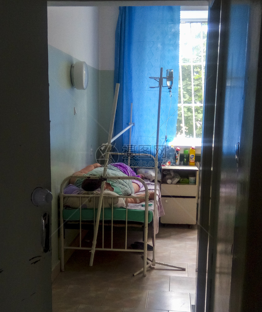 俄罗斯克拉诺达尔州2017年月0日病房与人的大门俄罗斯医院住条件病房与人的大门住院条件图片
