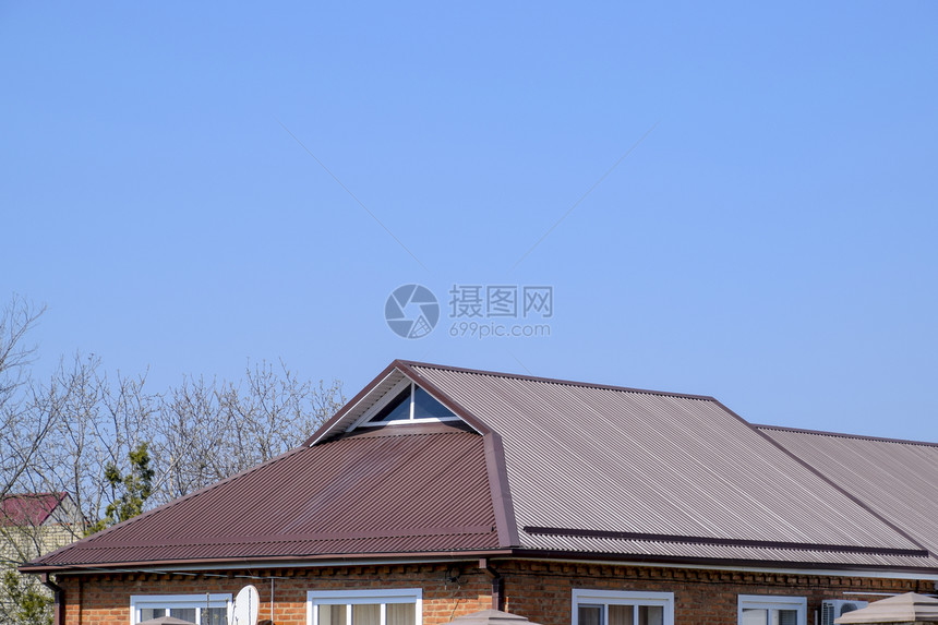 金属屋顶棕色建造房屋和顶类型图片
