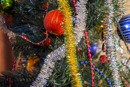 圣诞树上的玩具和装饰品圣诞树上的玩具和装饰品圣诞树上的玩具和装饰品背景图片