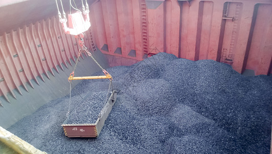 无烟煤装满煤炭的货舱装石运输煤装满的货舱炭石背景