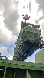 工业海港使用塔起重机谷物轮运汽车图片