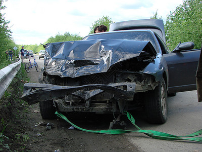 2014年5月6日俄罗斯KRASSONADAR事故汽车参与图片