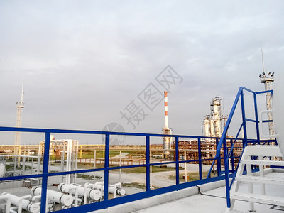 石油工厂的设备背景图片