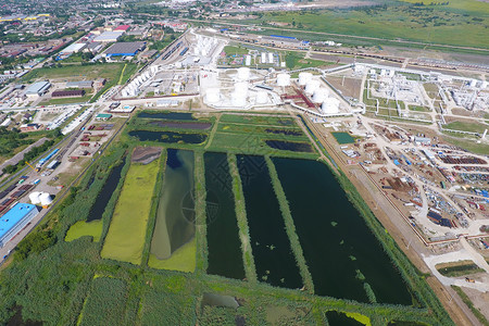 creSlavyanskonKuban的污水处理厂一个小城市污水处理用河岸上的亮线Kuban的污水处理厂背景