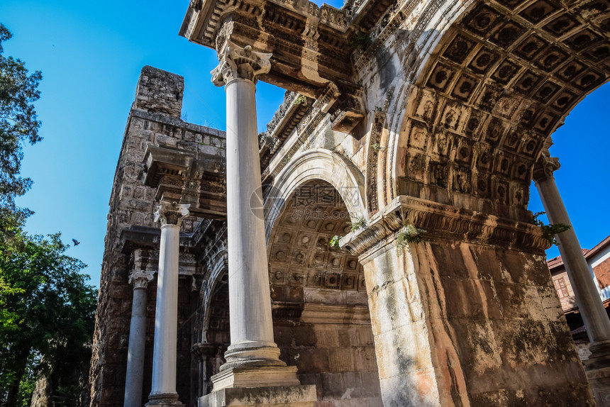 AdrianGateAntalya地标土耳其古代大理石和灰建筑Atlanlya地标古代大理石和灰建筑图片
