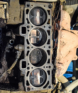拆卸汽车发动机修理VAZ旧车修理VAZ旧车图片