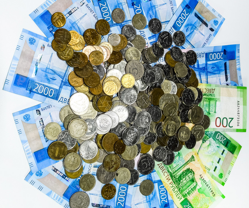 俄罗斯钞票和硬币俄罗斯钞票和硬币以20和卢布面值的新俄罗斯钞票上的一些硬币以20和卢布面值的新俄罗斯钞票上的一些硬币以20和卢布图片