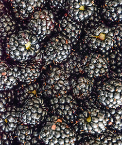 白莓黑桌上有水果浆黑莓图片